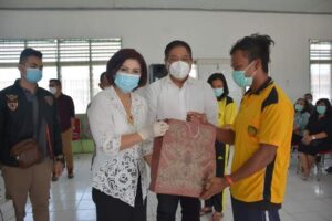 Kunjungi Lapas Sidikalang, Bupati Dairi Berbagi Kasih Dengan Warga Binaan Lapas