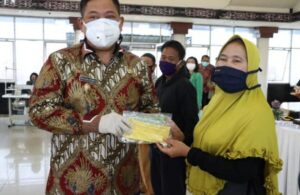 Pemkan Dairi Bagikan Masker Kepada Masyarakat