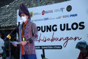Sandiaga Uno Hadiri Pencanangan Kampung Ulos Desa Silalahi