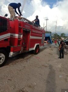 BPBD Lakukan Penyiraman Badan Jalan Alternatif Rimo Bungo dan Huta Tikka