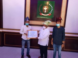 Bupati Langkat Menerima Hadiah, Tanjak  Mahkota Warisan