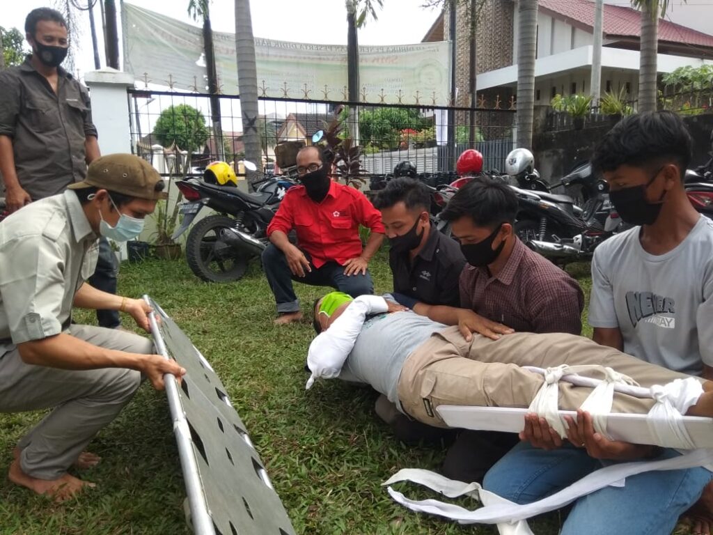 Pelatihan First Aid Untuk Pemandu Wisata Dan Penggiat Alam Bebas