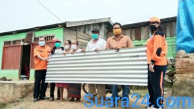 Photo of Musibah Angin Puting Beliung Di Parbuluan Dan Gunung Sitember, Pemkab Dairi Berikan Bantuan Stimulan