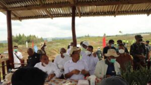 Bupati Pakpak Bharat Dampingi Menko Marves Luhut Binsar Pandjaitan Pada kick Off Food Estate