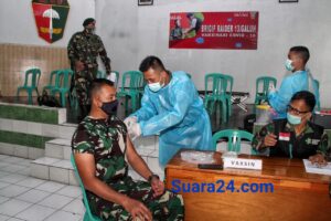 Sukses Vaksinasi Covid-19, Anggota Denma Brigif Raider13/Galuh Disuntik Vaksin