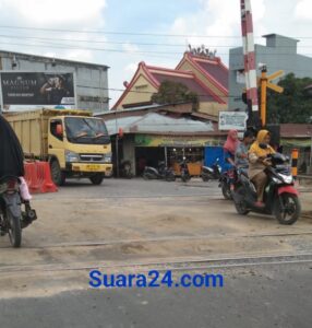 Sering Terjadi Kecelakaan Hingga Makan Korban, PT.KAI Perbaiki Perlintasan Usai Diminta Warga Batang Kuis