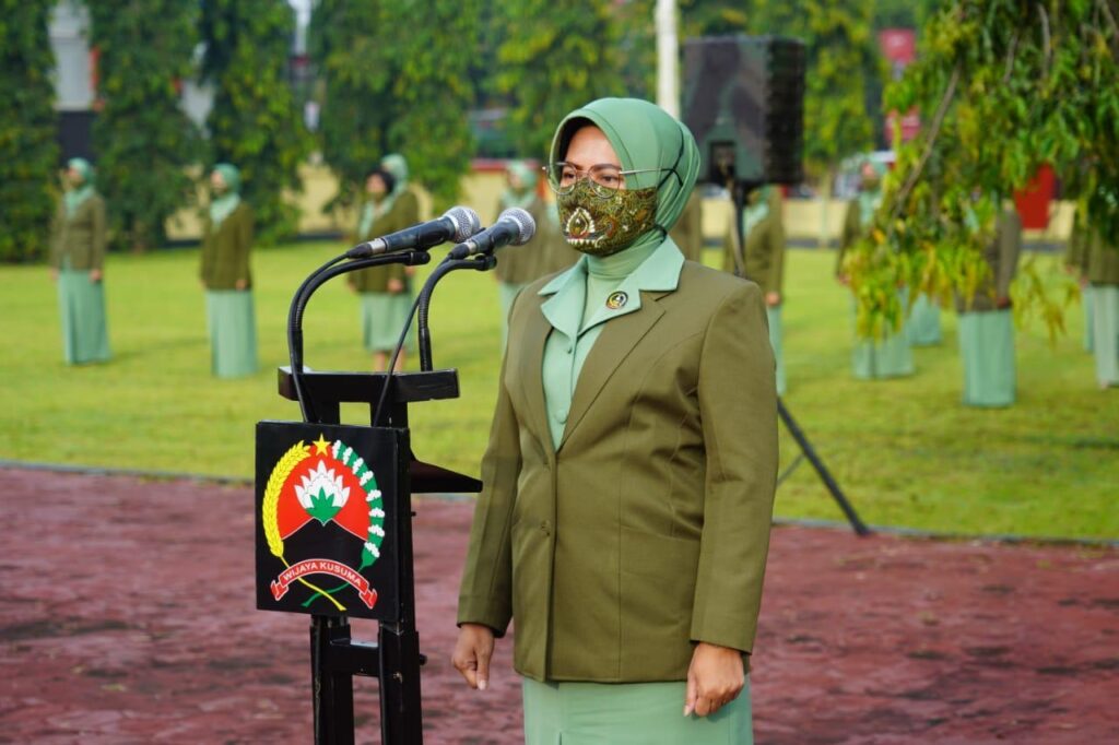 Tanamkan Nilai Kejuangan, Persit KCK Koorcab Rem 071 PD IV/Diponegoro Ziarah Makam Pahlawan