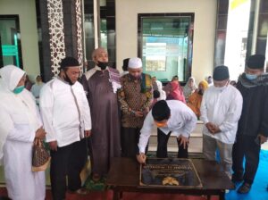 Sekda kabupaten Langkat menandatangi Prasasti Masjid Al Watman