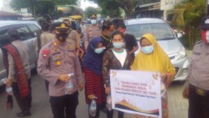 Berbagi di Bulan Berkah, Kapolsek Percut Berikan Takjil Gratis ke Masyarakat