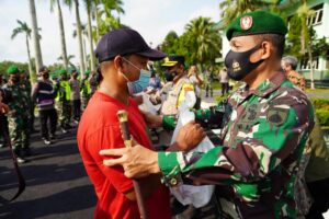 TNI-Polri Banyumas Bersama Elemen Masyarakat, Peduli Kesulitan Masyarakat Di Tengah Pandemi