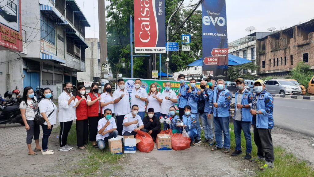 SOLITD Sumut Bagikan 400 Paket Takjil Di Letda Sujono Medan