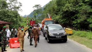 Bupati Pakpak Bharat Tinjau Pos Penyekatan Operasi Ketupat 2021