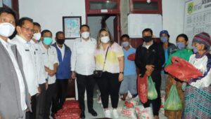 Bupati Pakpak Bharat Langsung Berikan Bantuan Korban Bencana
