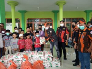 Ketua SAPMA PP SUMUT Di Dampingi Ketua PAC PP Stabat, Berbagi Dengan Kaum Dhuafa Dan Anak Yatim