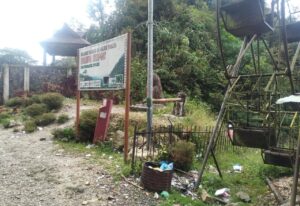 Miris,Pengunjung Sayangkan Sampah Berserakan Di Objek Wisata Gunung Delleng Simpon