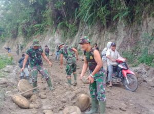 Pengerasan Jalan Oleh Satgas TMMD 111 Kodim 0204/DS Terus Dilakukan