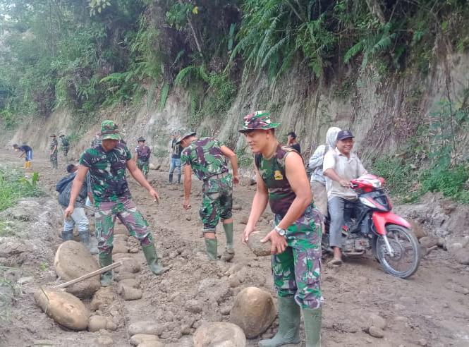 Pengerasan Jalan Oleh Satgas TMMD 111 Kodim 0204/DS Terus Dilakukan