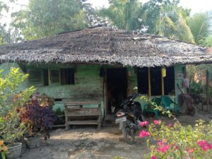 Rumah Berdindingkan Tepas, Milik M.Nur Dibangun Ketua PKK Langkat
