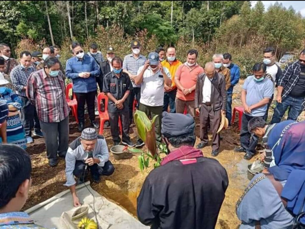 Sekda Pakpak Hharat Hadiri Peletakan Batu Pertama Pembangunan Monumen Sortagiri