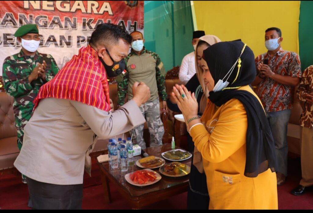 Kapolres Langkat Beserta Jajaran, Bersilatuhrami Ke Desa Besilam Kecamatan Wampu