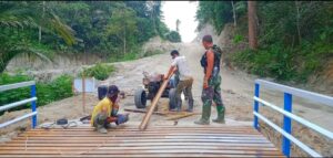 Agar Jembatan Mampu Dilalui Truk Sawit, Ini yang Dilakukan Satgas TMMD Kodim 0204/DS