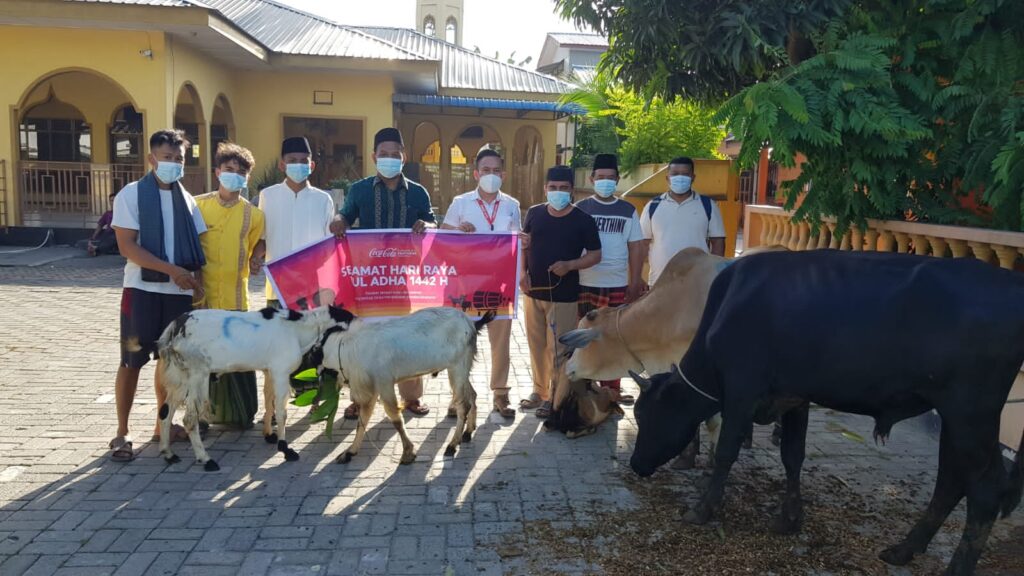 Rayakan Hari Raya Idul Adha 1442 H, Coca-Cola Europacific Partners Indonesia Serahkan 145 Ekor Hewan Kurban