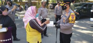 Kapolres Langkat, Berbagi Di Hari Jum’at Barokah