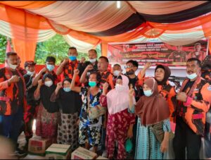 PAC PP Percut Sei Tuan Bagikan Ratusan Sembako Kepada Masyarakat yang Terdampak Covid-19