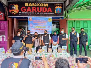 PWDS Apresiasi Bankom Garuda Dan Alumni Sultan Agung 98 Pematang Siantar Bagikan Sembako Untuk Jurnalis Dimasa PPKM