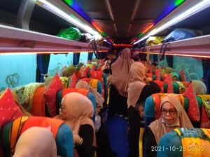 Meningkatkan Ketaqwaan, Perwiritan Desa Bakaran Batu Berkunjung ke Wisata Religi