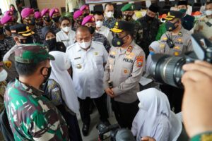 Bupati Dampingi Kapoldasu, Wabup Dampingi Kabinda BIN Tinjau Vaksinasi Di Langkat