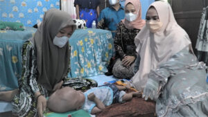 Ketua PKK Langkat Kunjungi Aldo Balita Penderita Hidrosefanus
