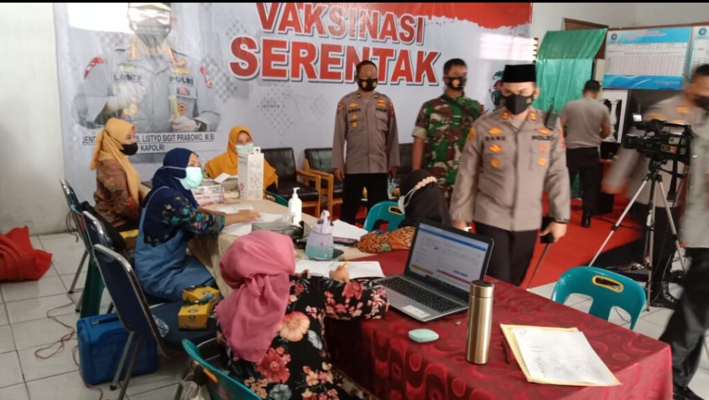 Kapolres Langkat Tinjau Vaksinasi dan Ikuti Zoom Meeting Dalam Rangka Akselerasi Vaksinasi