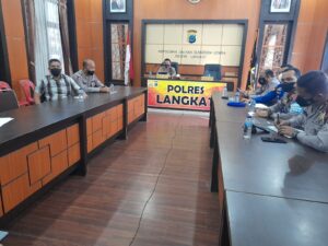 Mapolres Langkat Laksanakan Giat Vidcon Bersama Kapolri Terkait Kelangkahan Minyak Goreng