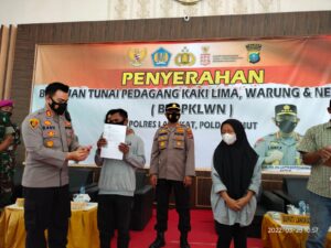 Kapolres Langkat Salurkan Bantuan kepada PKL, Warung dan Nelayan