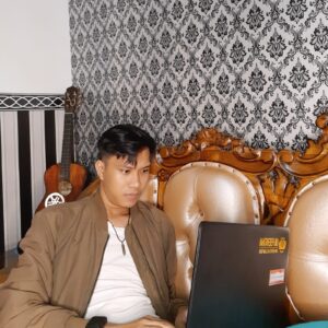 Presiden Bem Stmik Surya Intan Kotabumi Rudiansyah Menyangkan Dengan Kelangkahan Dan Kenaikan Bahan Bakar BBM