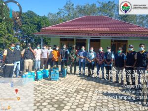 Demi Kenyamanan Masyarakat Desa Negeri Ratu Husin Lakukan Penyemprotan di Setiap Eumah Ibadah dan Tempat Umum