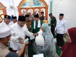 100 Paket Sembako Diserahkan Afandin & Baznas untuk Kaum Dhuafa