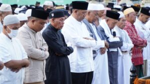 PLT Bupati Langkat Melaksanakan Sholat Ied di Masjid Raya Pangkalan