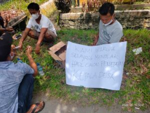 Tolak Hasil Penetapan Calon Kades Puluhan Warga Desa Selayang Unjuk Rasa di Depan Kantor Pemberdayaan Masyarakat Desa Langkat