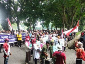 Meminta Hak Pilih Dalam Pilkades, Seribuan Warga Sei Lepan Gelar Aksi Demo di Kantor Bupati Langkat