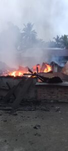 Sijago Merah Mengamuk,Dua Unit Rumah Permanen warga Dusun III Desa Binjai Bakung Kecamatan Pantai Labu ludes Terbakar Api
