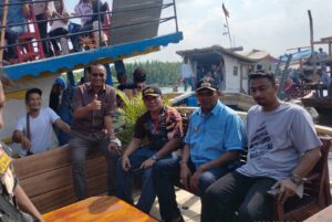 Surkani SE Hadiri Lomba Sampan Tradisional di Langkat, Rebutkan Piala Keripik Cinta Mas Hendro