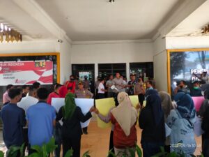 Aksi Damai Mahasiswa Didepan Kantor PUPR, Ini Tanggapan Plt Dinas