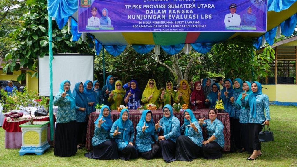 TP PKK Provsu Kunjungi Desa Perkebunan Bukit Lawang Bahorok