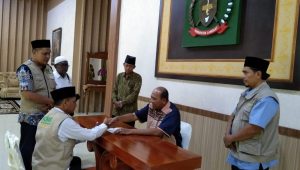 Plt Bupati Langkat Serahkan Zakat Mal ke Baznas