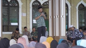 500 Paket Sembako Diserahkan Syah Afandin untuk Kaum Dhuafa