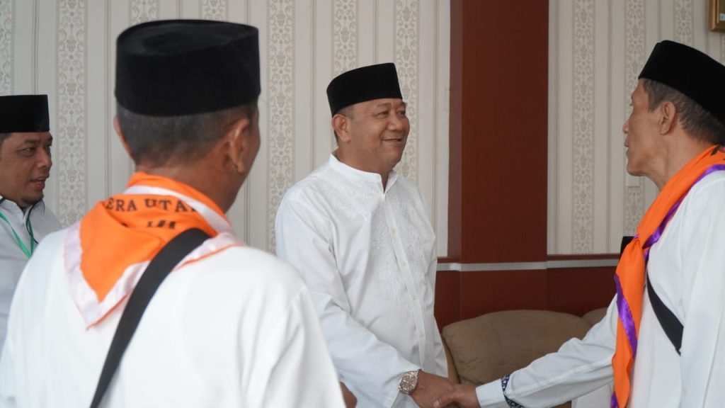 Lepas JCH di Asrama Haji, Plt Bupati Langkat Ingatkan Jaga Kesehatan