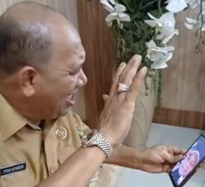 Melalui VC Syah Afandin Tanyakan Kabar Para Jamaah Haji
