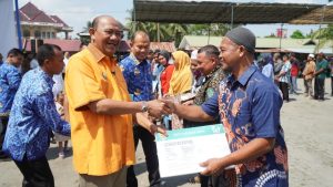 Plt Bupati Langkat Kembali Salurkan Bansos di 8 Kecamatan